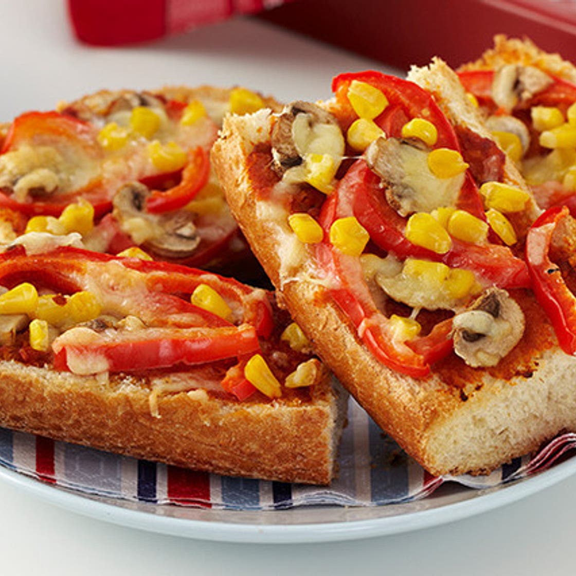 Mini veggie pizzas