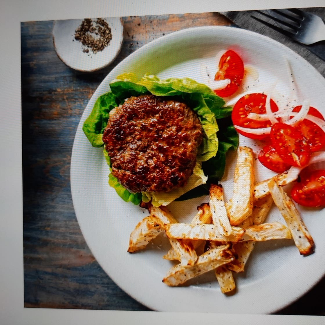 Classic burger with celeriac chips