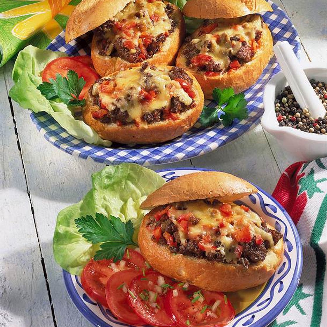 Gefüllte Mett-Brötchen