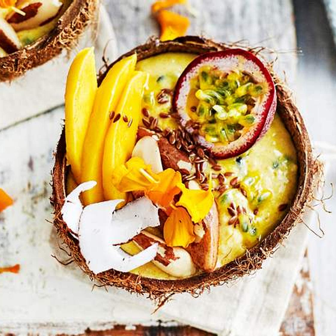 „Mango Number 5“-Bowl mit Passionsfrüchten