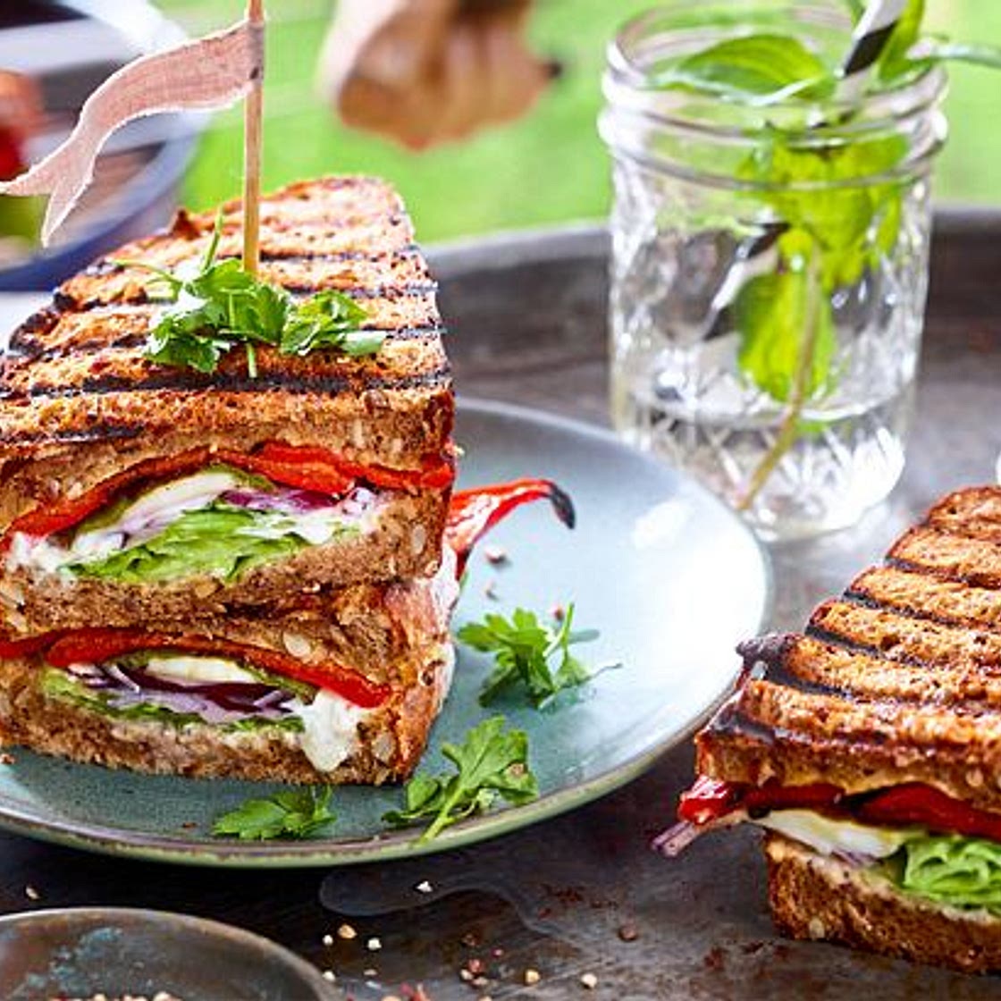 Sandwich-Turm mit Grillpaprika