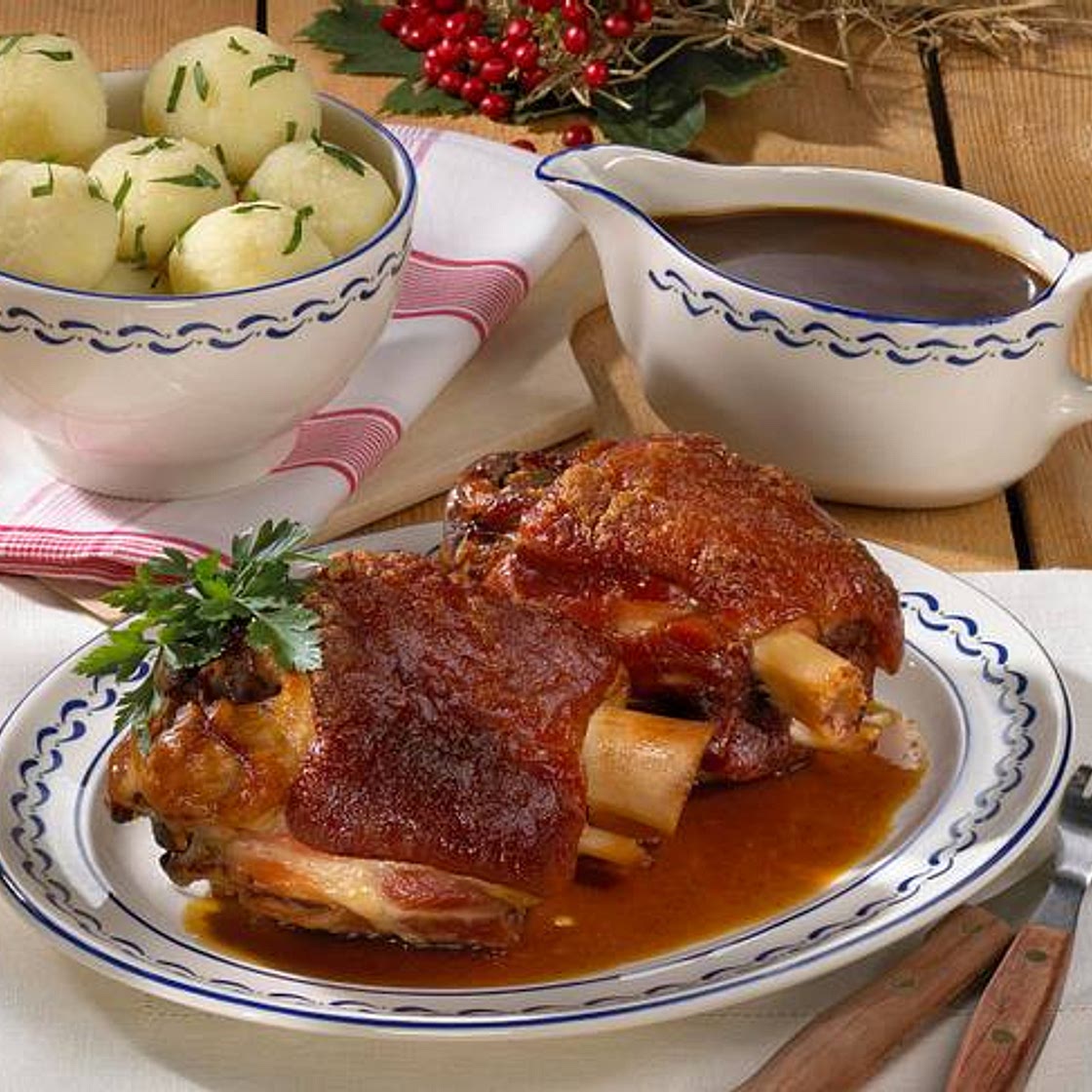 Oktoberfest: Schweinshaxe mit Knödeln
