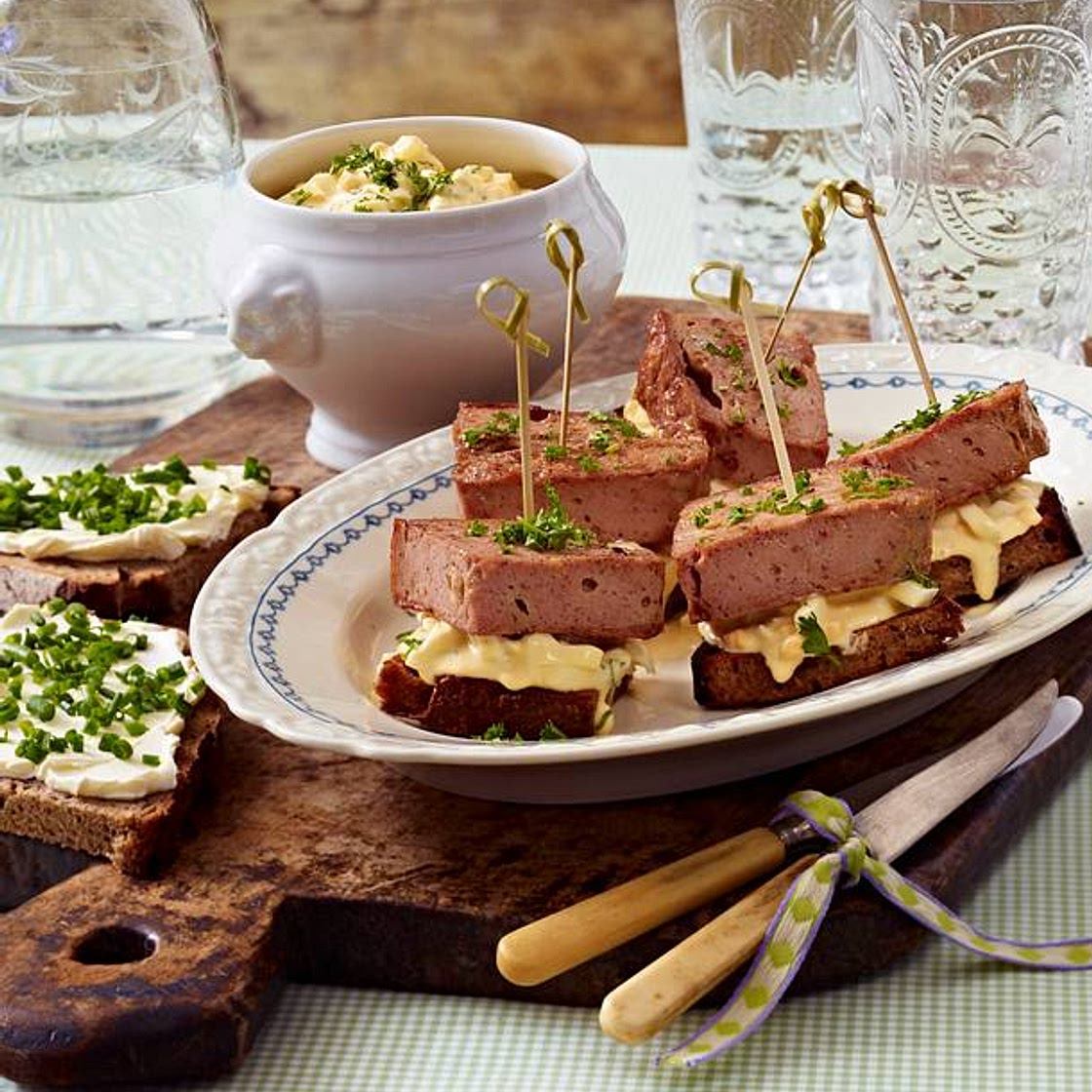 Leberkäse-Spieße mit Eiercreme