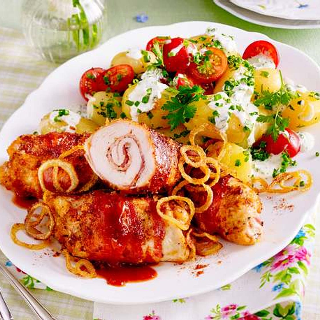 Salsa-Röllchen mit Sommer-Kartoffelsalat