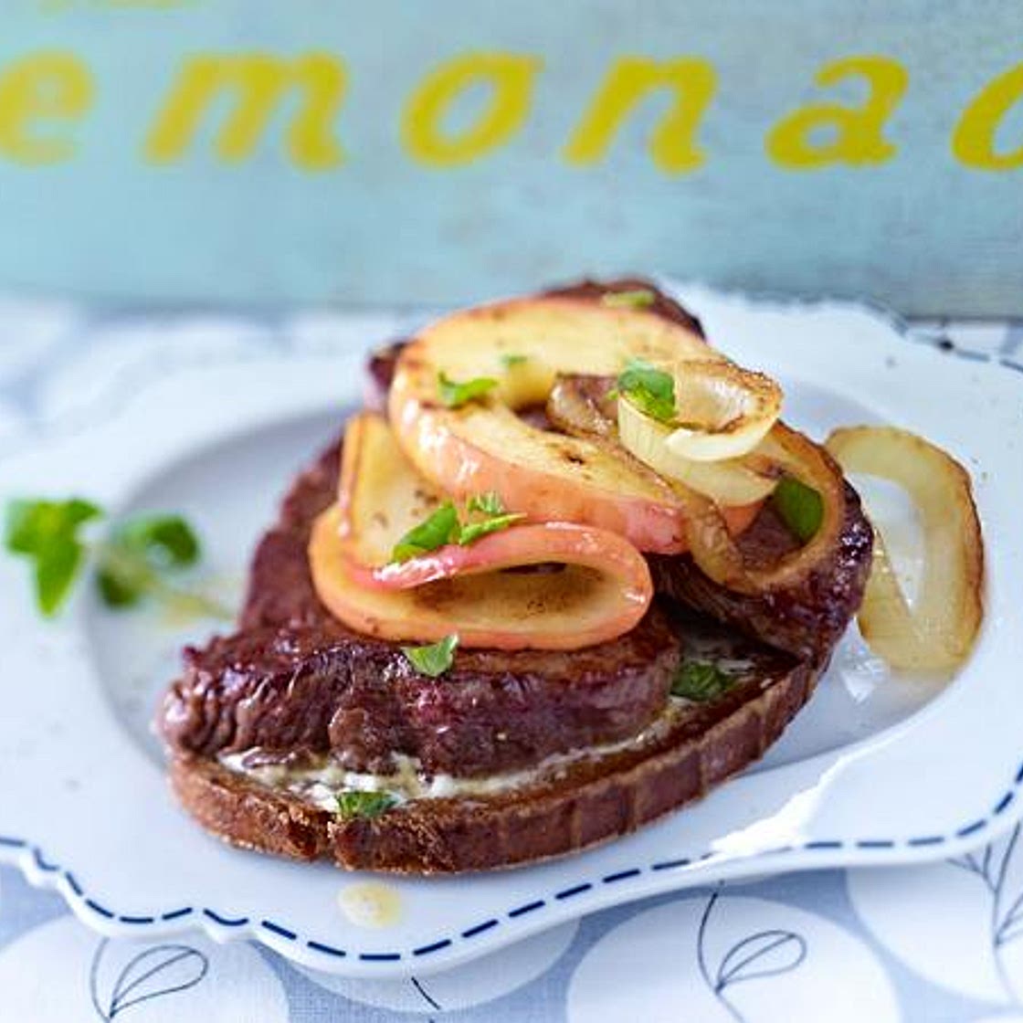 Berliner Steakschnitte mit Apfel