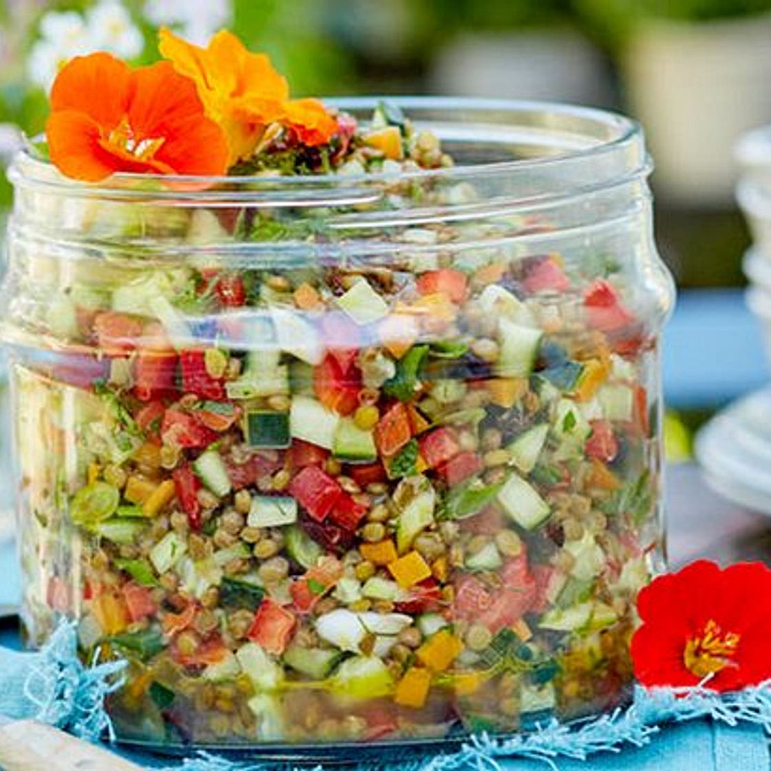 Lecker-lustiger-Konfettisalat