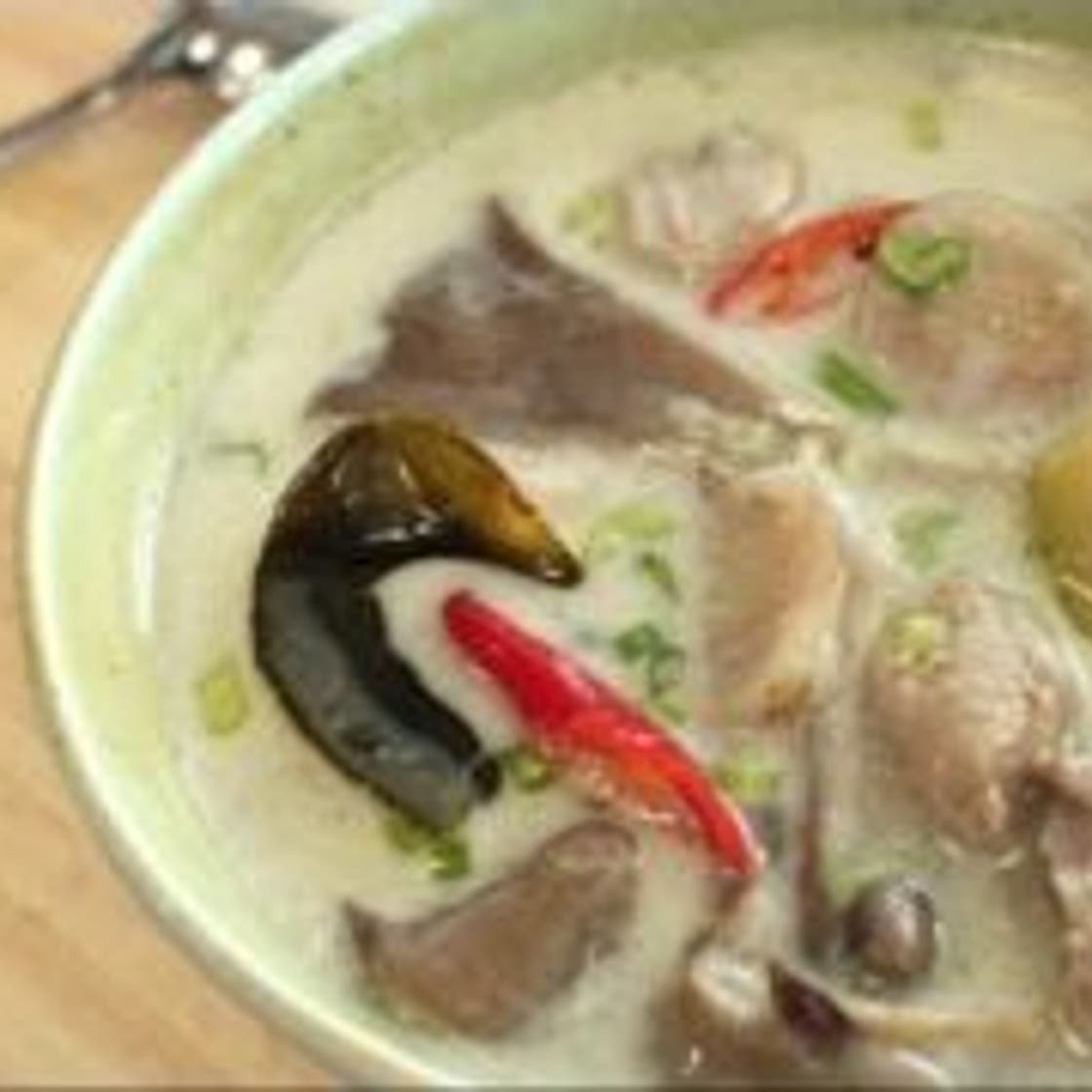 Tom Ka Gai ต้มข่าไก่ (coconut chicken soup)