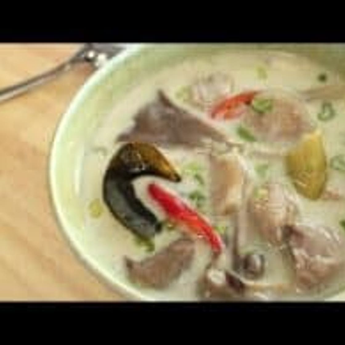 Tom Ka Gai ต้มข่าไก่ (coconut chicken soup)
