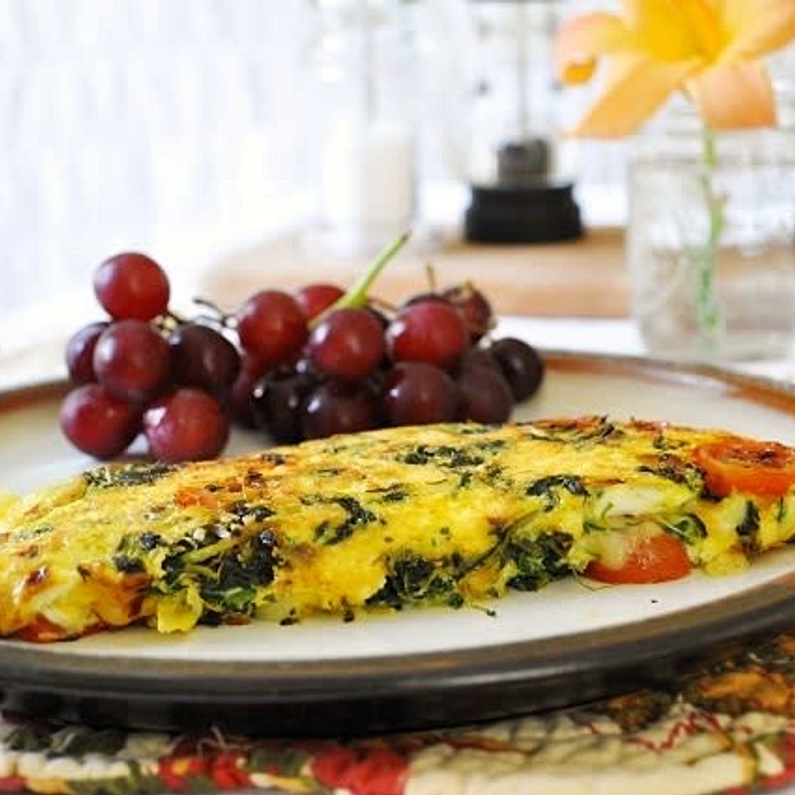 Omelet with spinach, mushrooms and peppers
