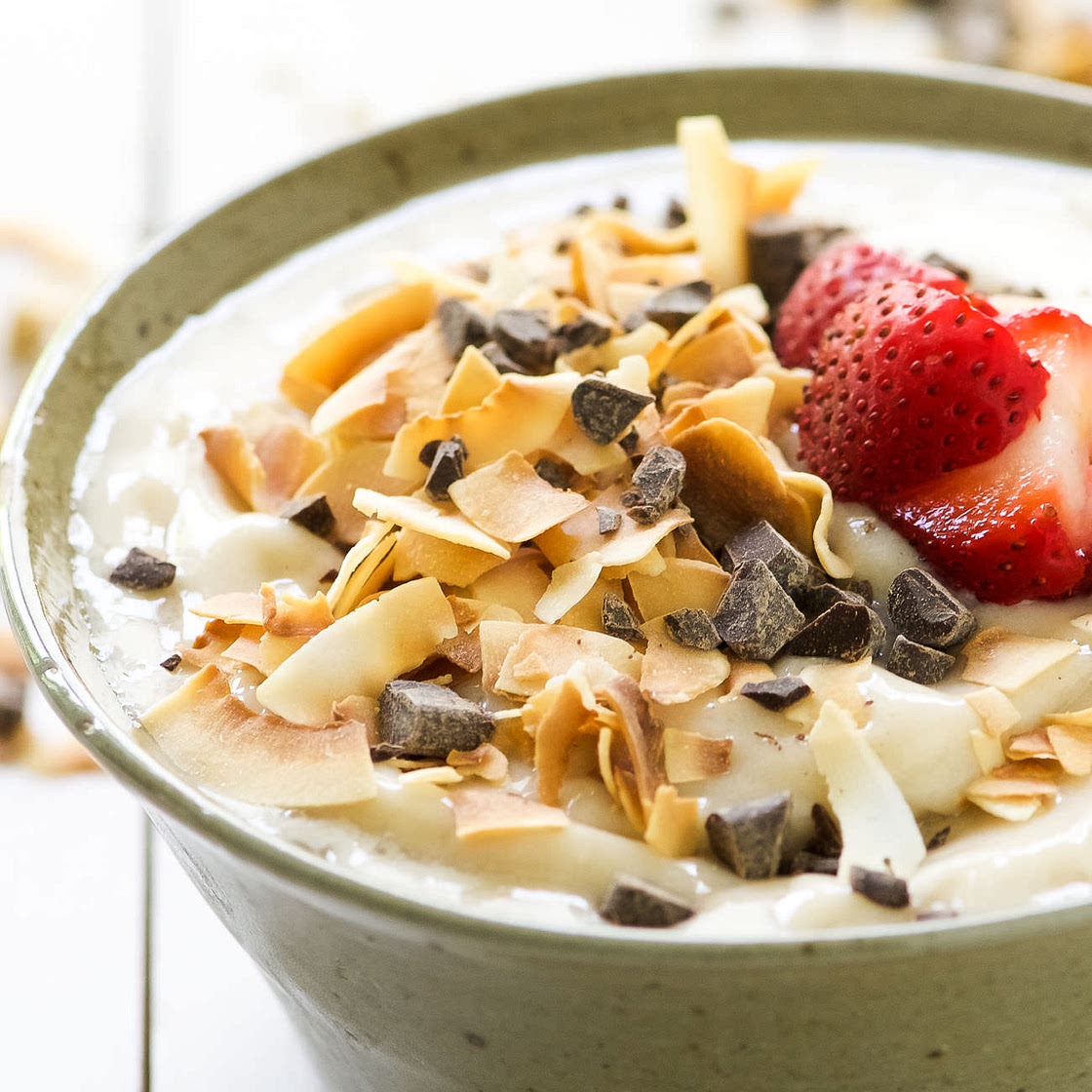 dark chocolate and toasted coconut smoothie bowl