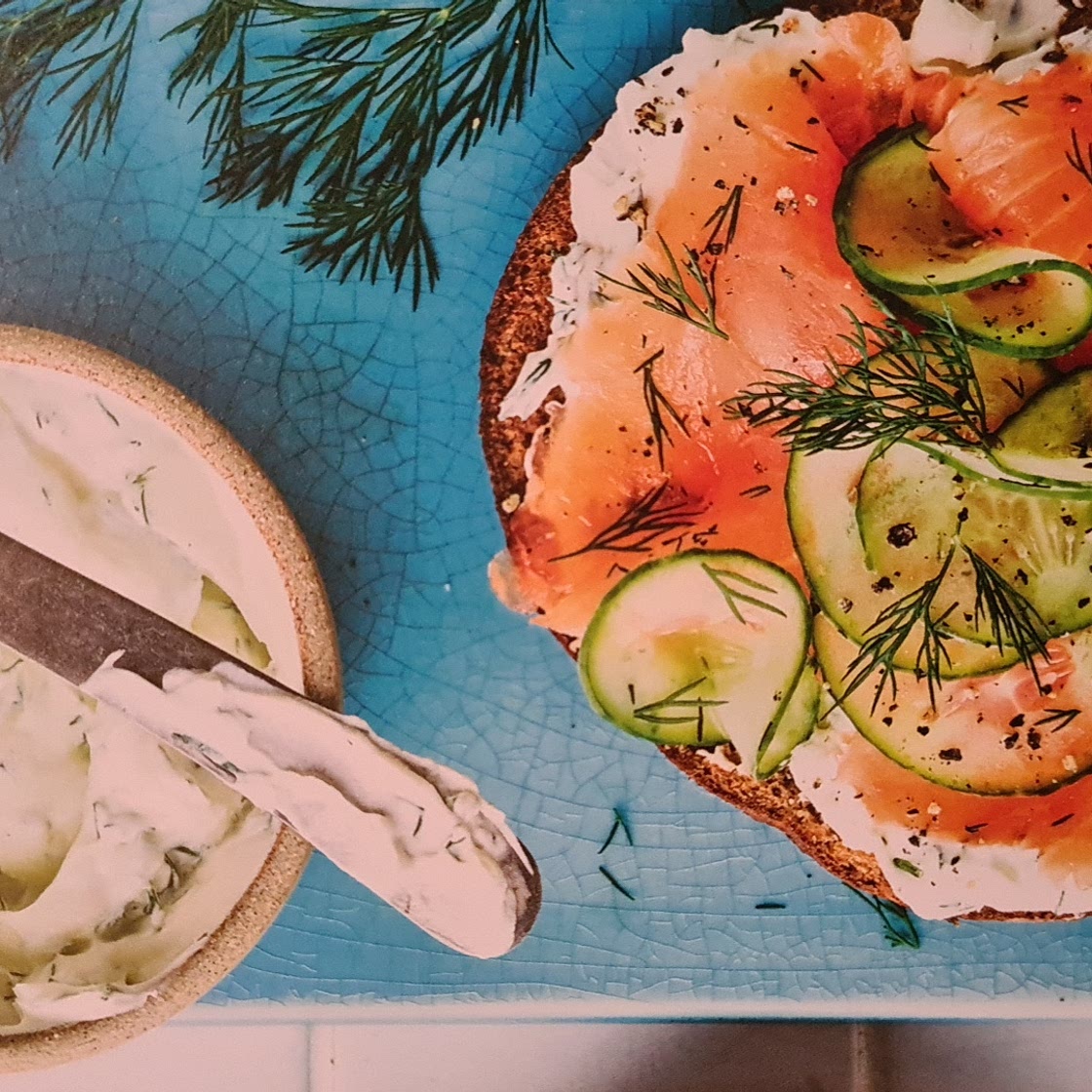 dill cream cheese and smoked salmon bagel