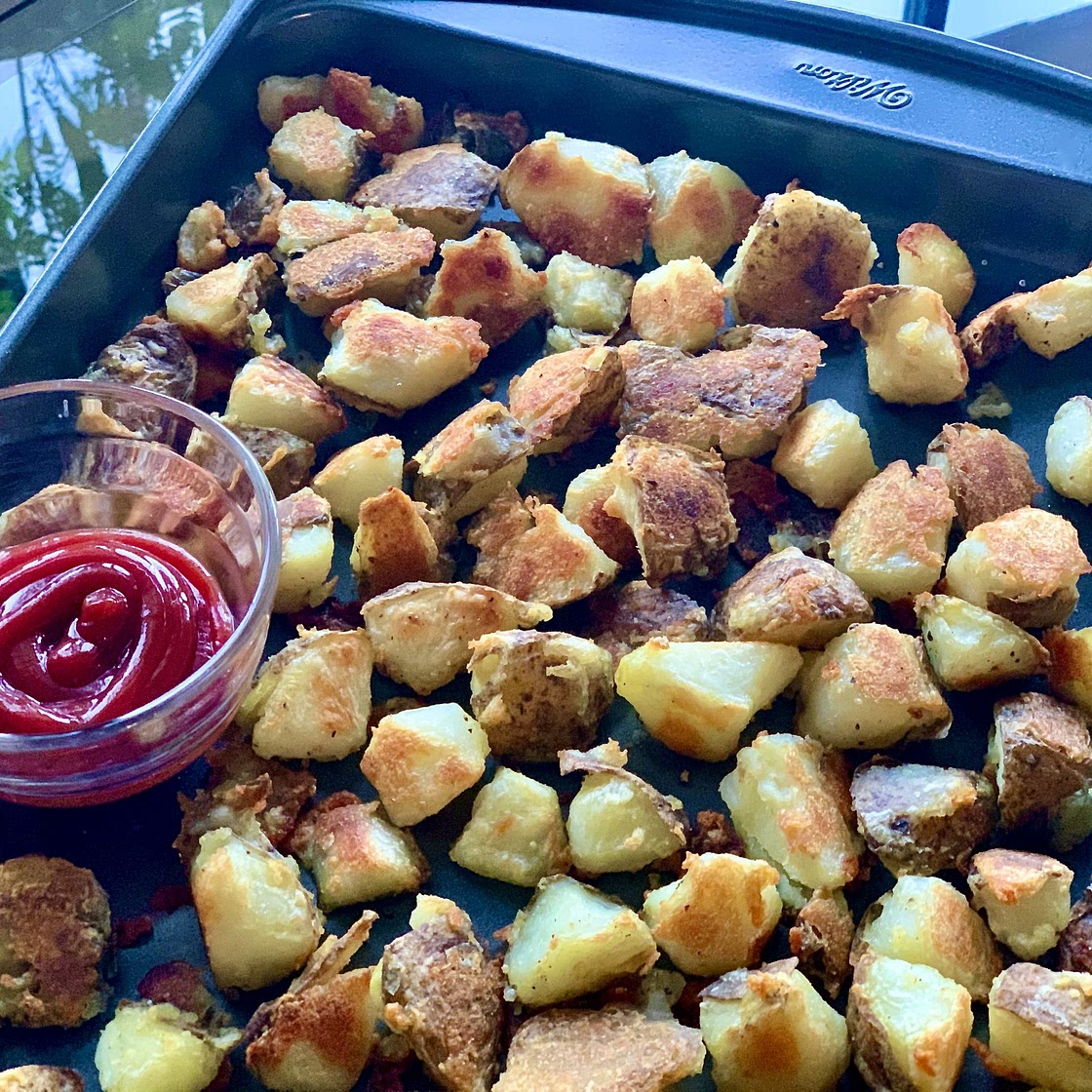 Crispy Roasted Vegan Garlic Potatoes