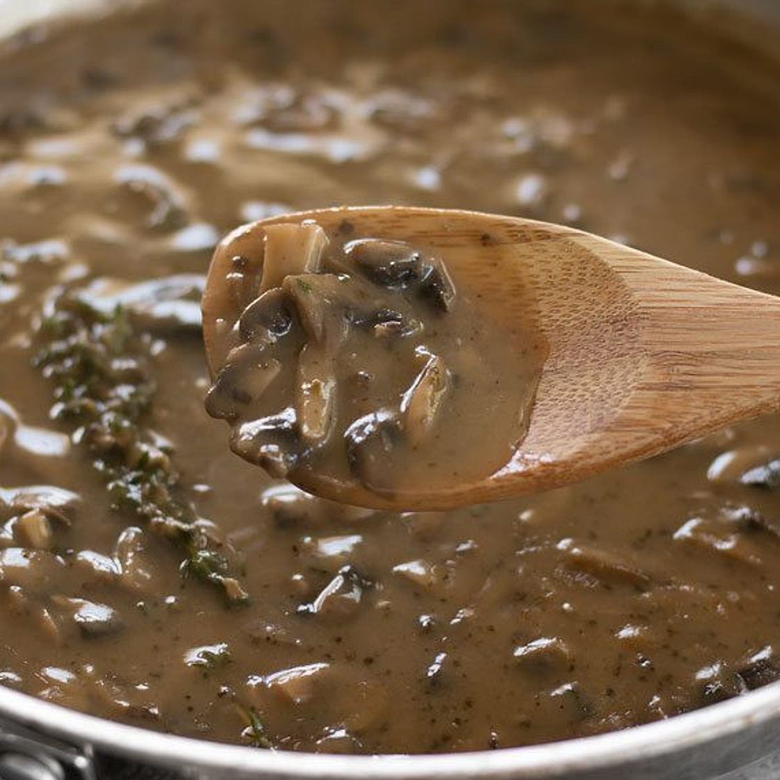 Sauce gravy aux herbes et champignons