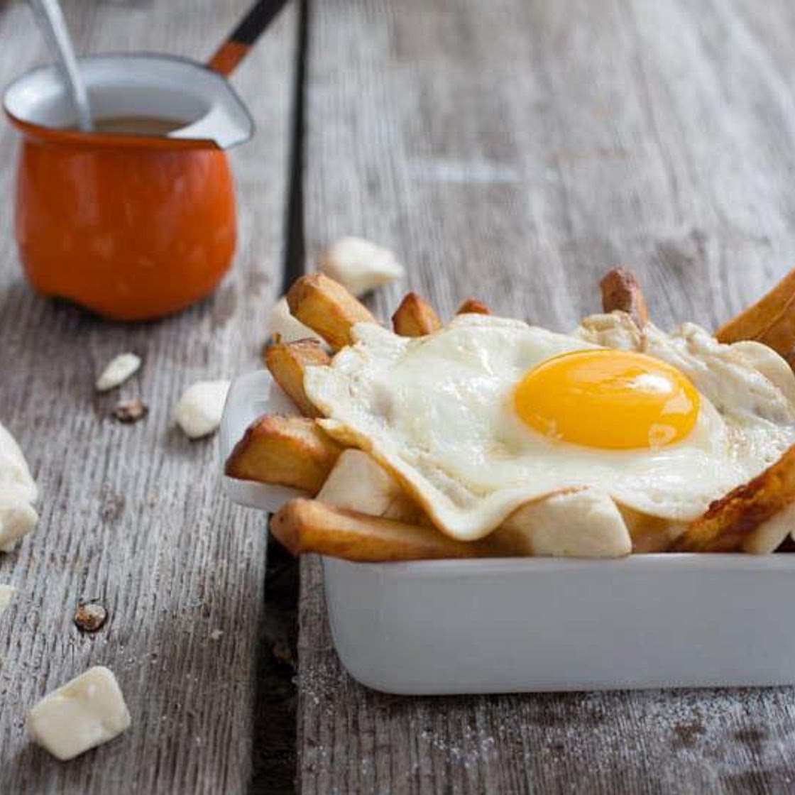 Poutine aux œufs