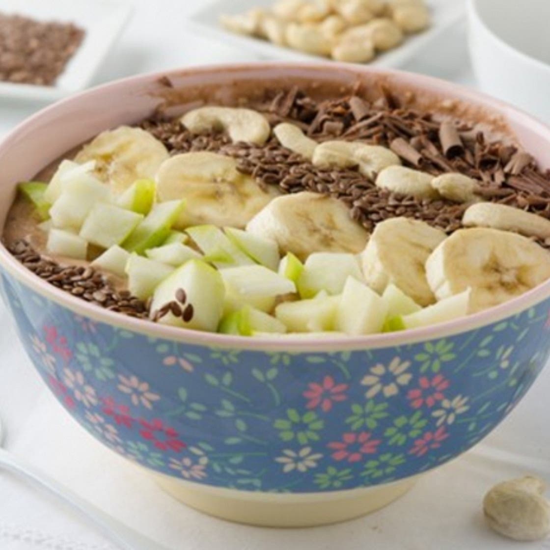 Nussige Smoothie Bowl