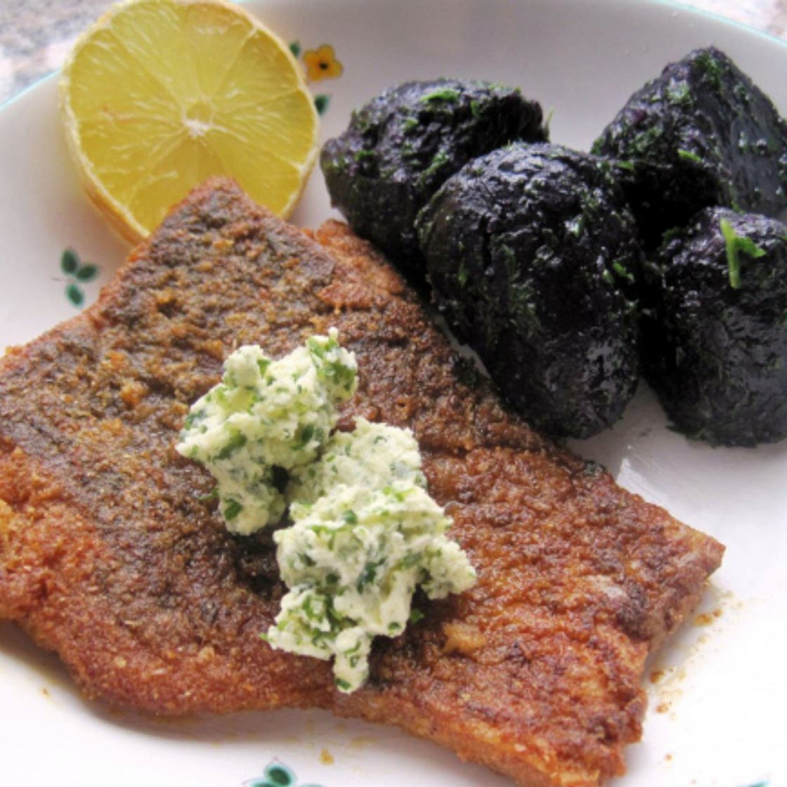 Serbischer Karpfen mit Kräuterbutter