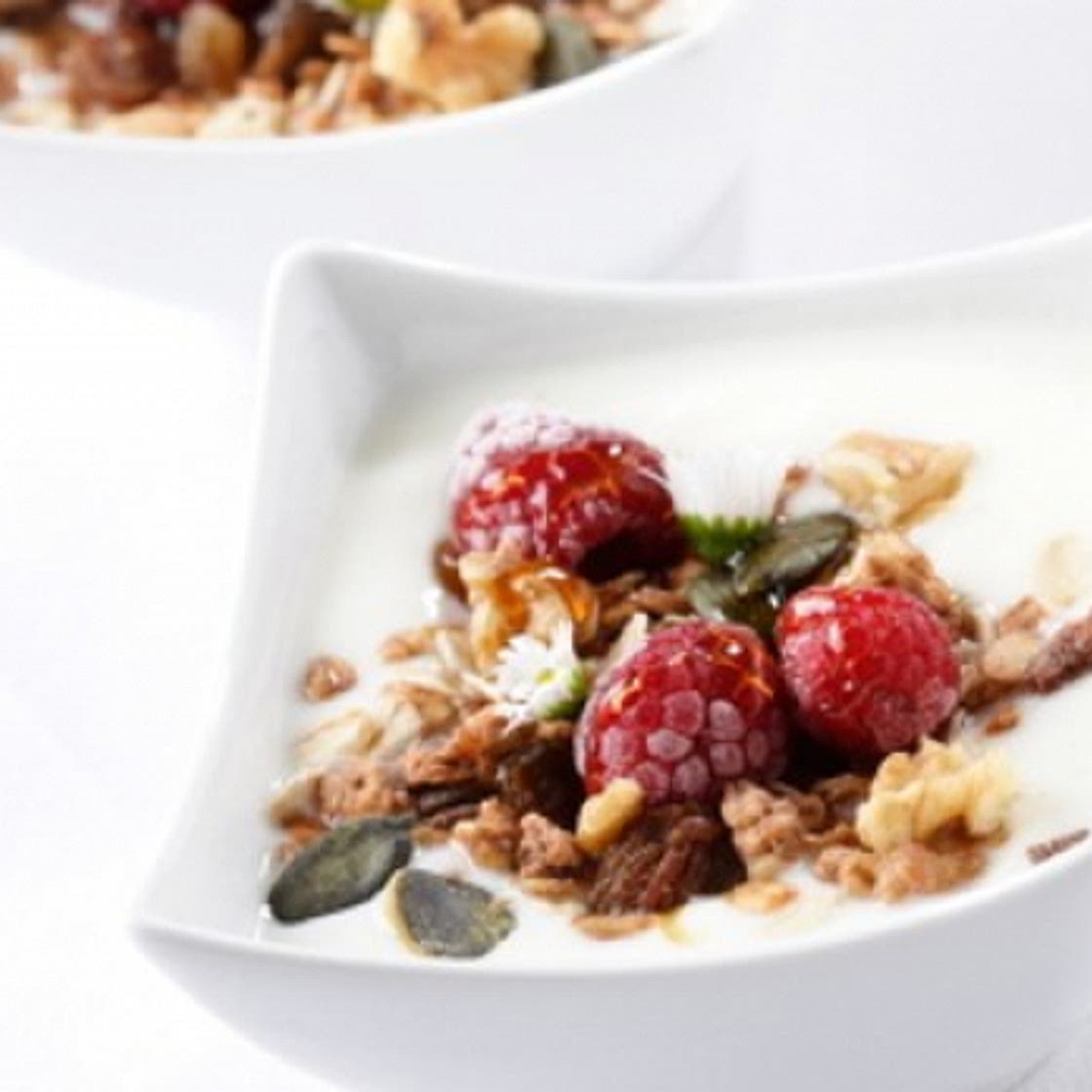 Joghurt mit Beeren und Hirse