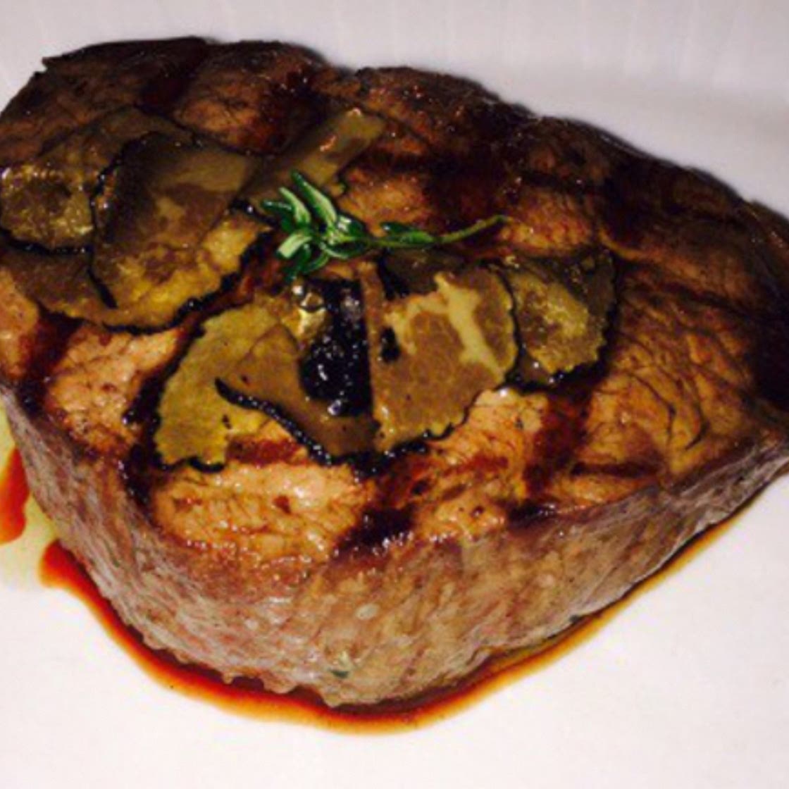 Tournedos mit schwarzen Trüffeln und Grappa-Rosinen