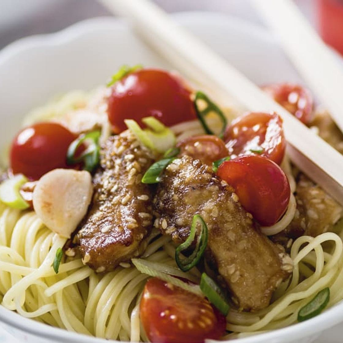Nüdeli mit Sesam-Poulet