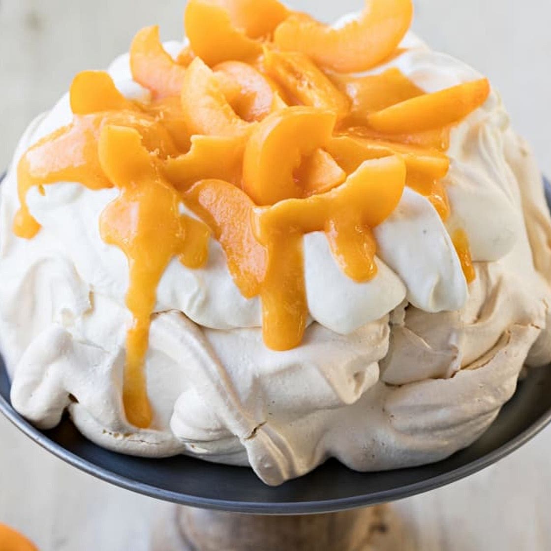 Aprikosen-Pavlova