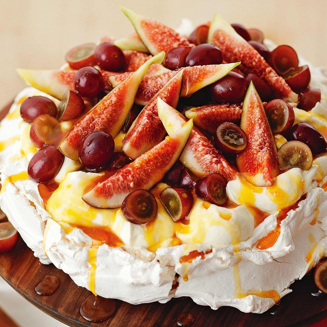 Autumn pavlova with sticky sauce