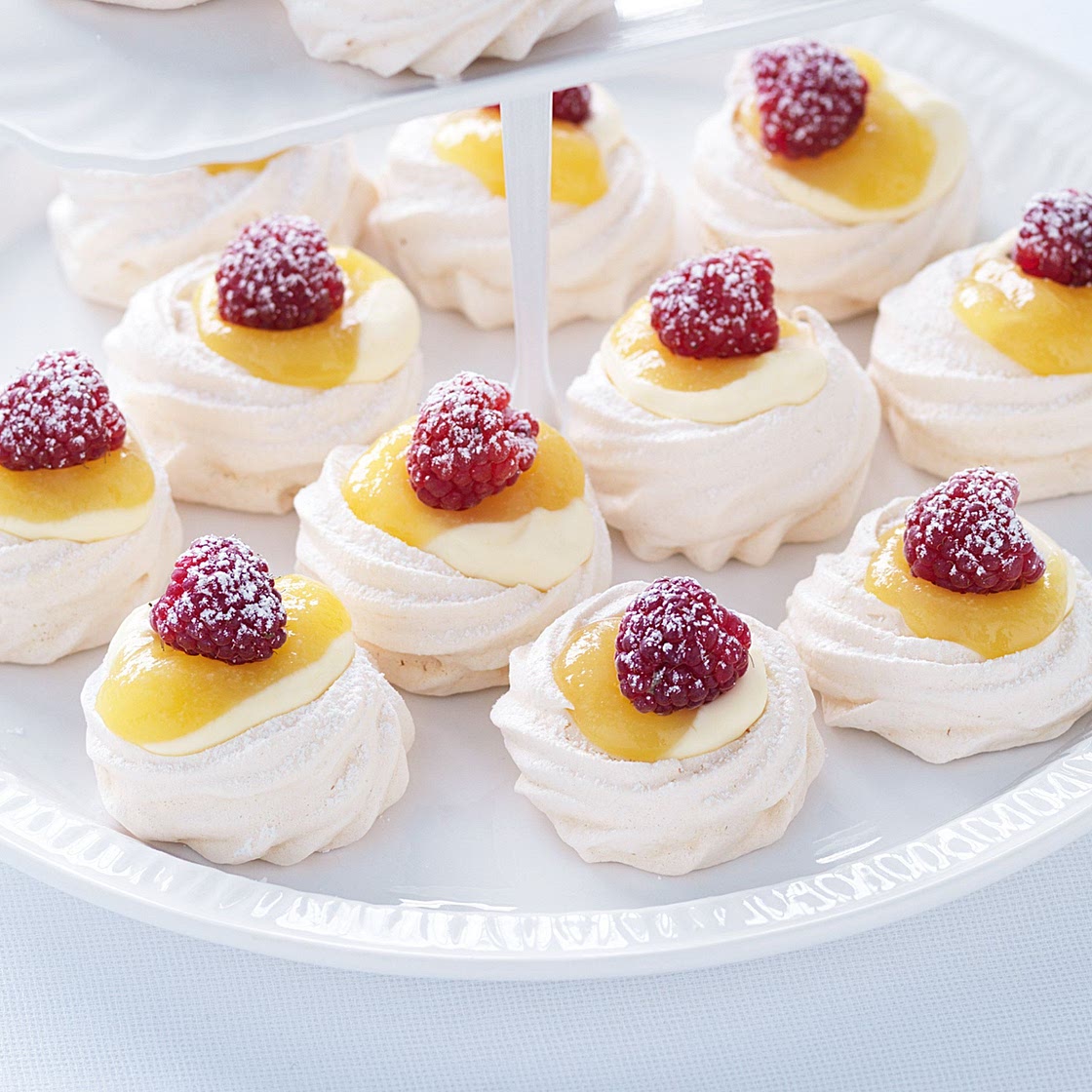 Mini lemon custard pavlovas
