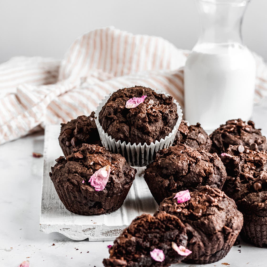 THE ULTIMATE FUDGY CHOCOLATE MUFFINS (VEGAN, GLUTEN-FREE) 