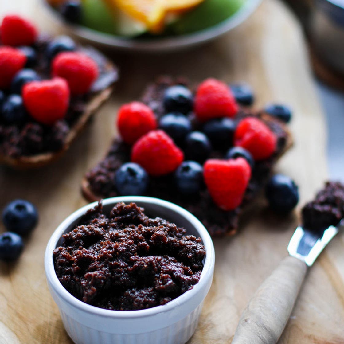 2-Minute Chocolate Almond Spread