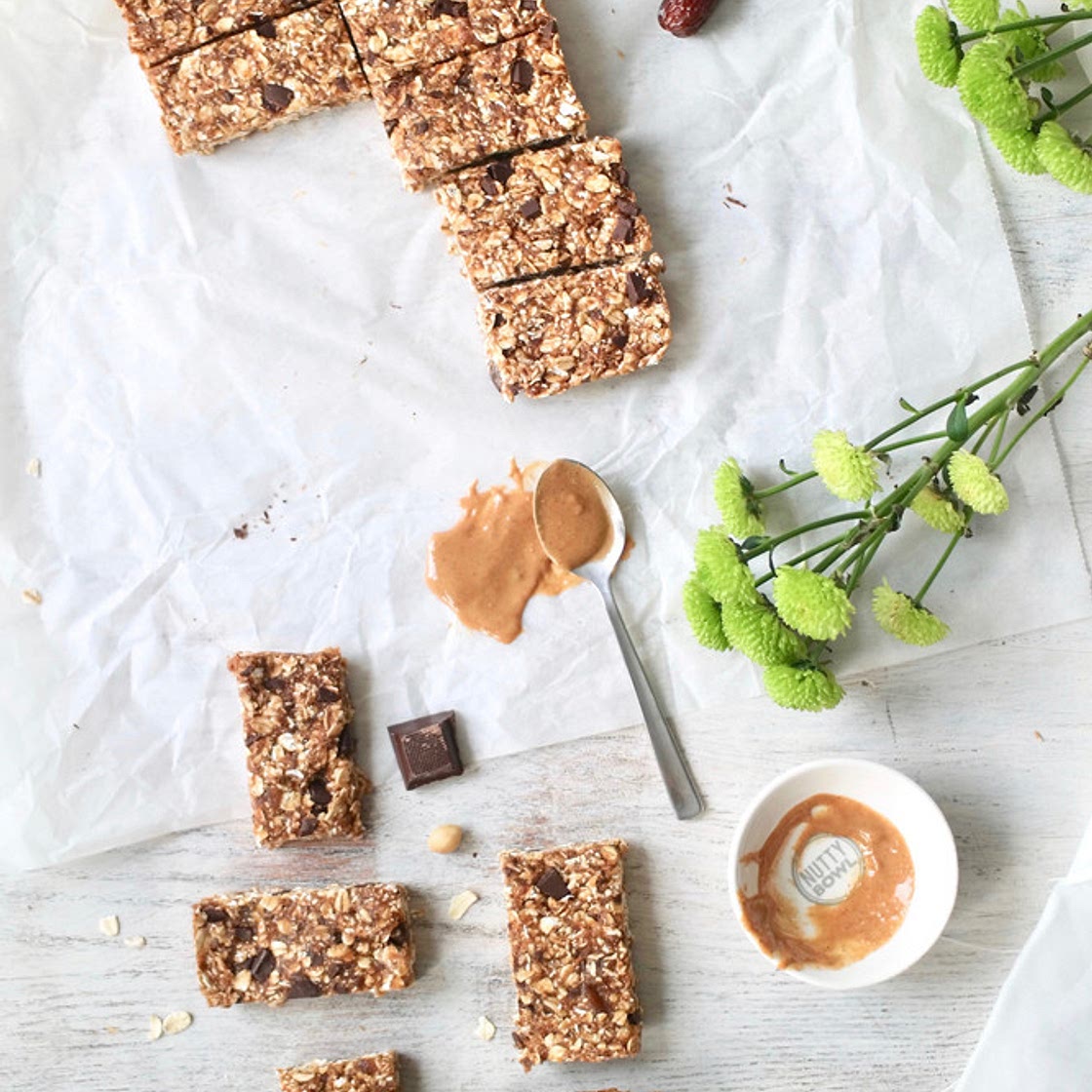 Chewy No-bake Peanut Butter Dark Chocolate Oat Bars