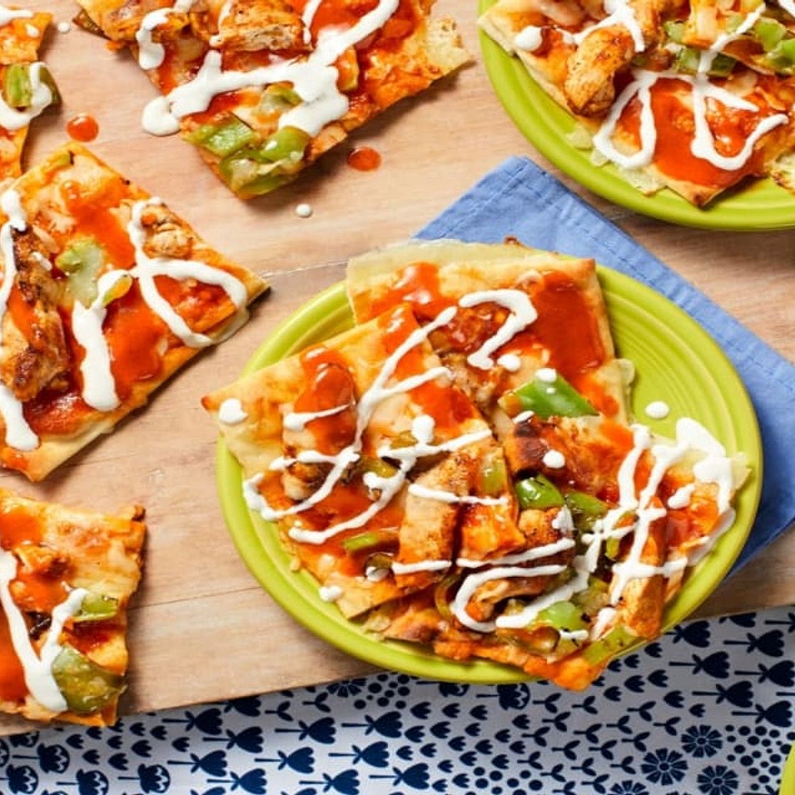 Buffalo Chicken Flatbread with Creamy Ranch Sauce