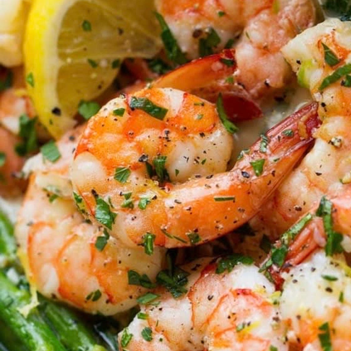 Shrimps with Garlic in Lemon Butter Sauce