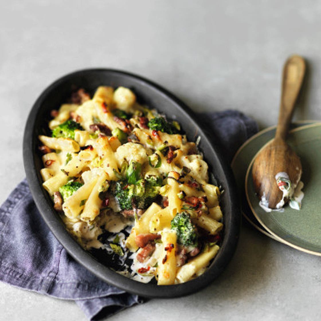 Cheesy floret & pasta bake