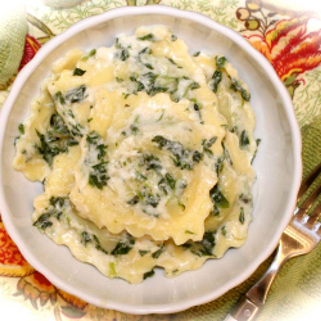 ~ Spinach and Ricotta Ravioli with Florentine Sauce ~ - Kitchen Encounters