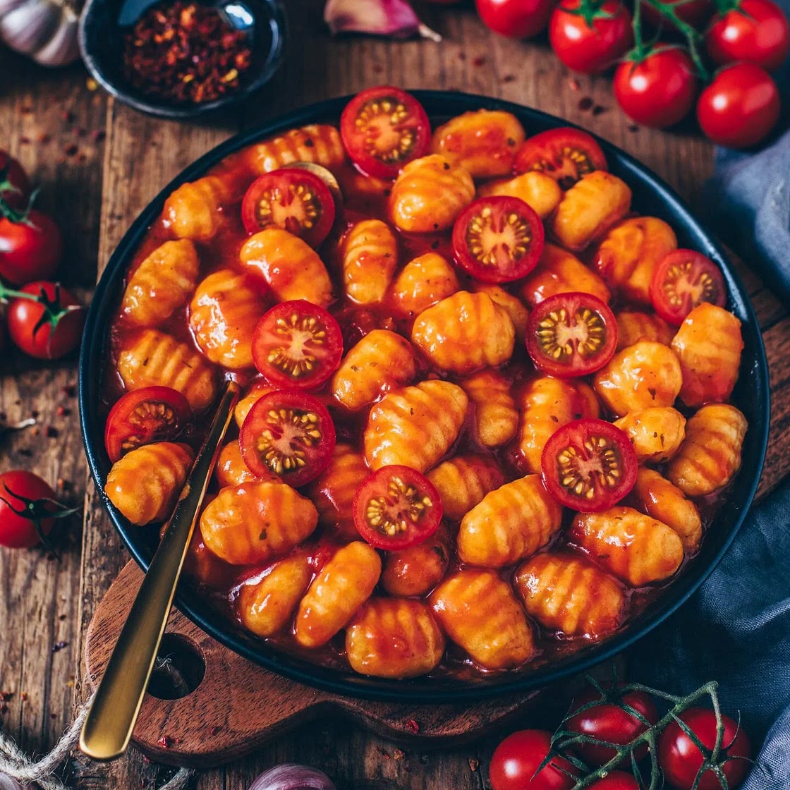 Gnocchi with tomato sauce (easy, vegan recipe)