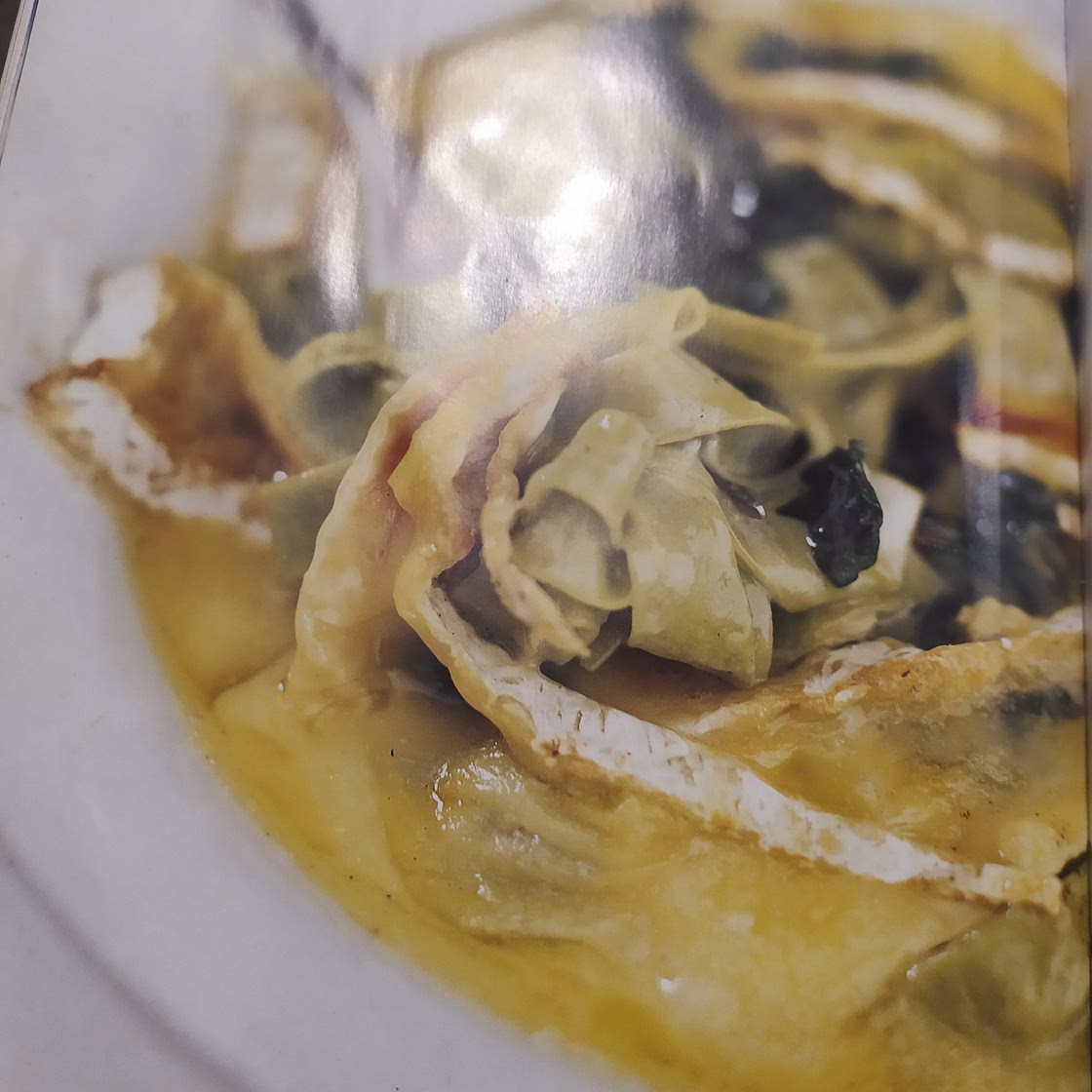 Pasta with spinach and melting brie