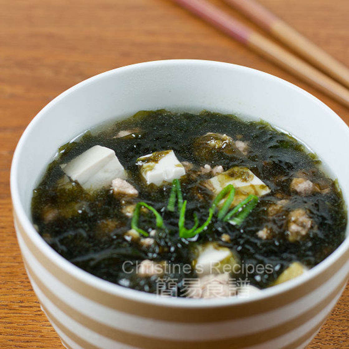 Seaweed, Tofu & Pork Mince Soup Recipe