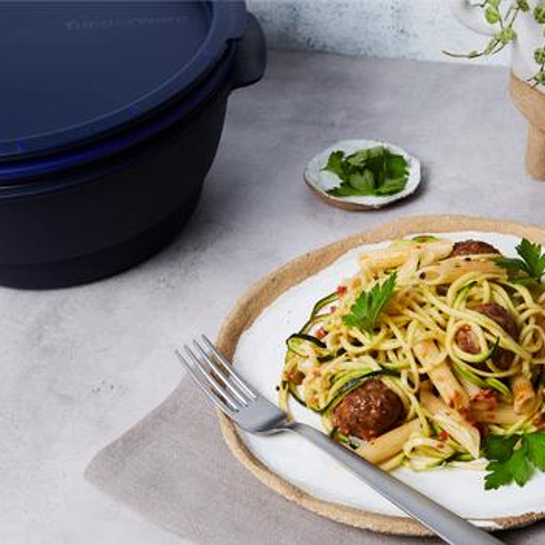 STEAMED BEEF MEATBALLS WITH SUNDRIED TOMATO PESTO PASTA