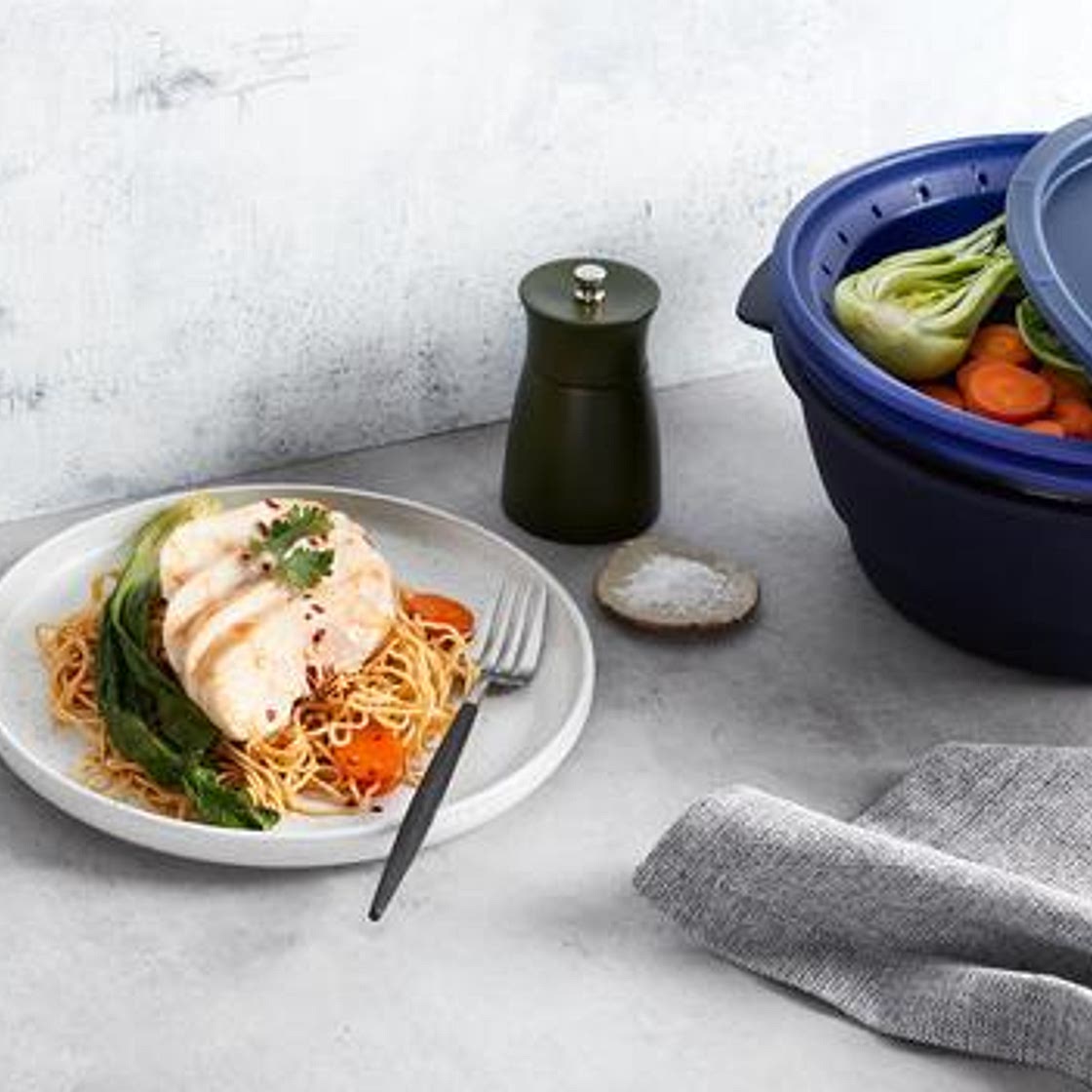 STEAMED CHICKEN & VEGGIE NOODLES