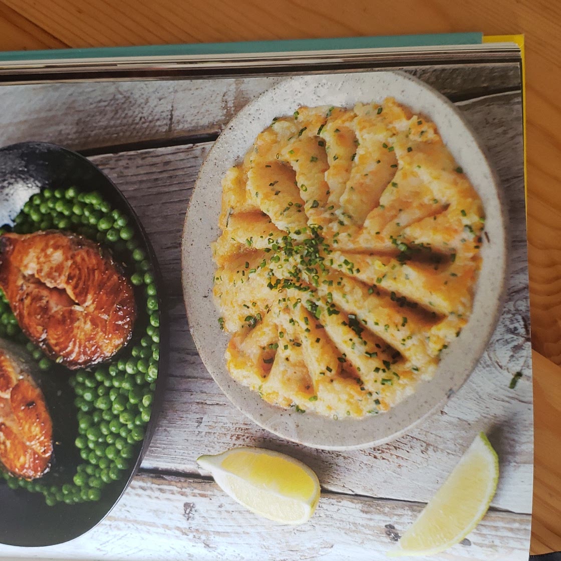 Golden salmon steaks with sweet peas mash