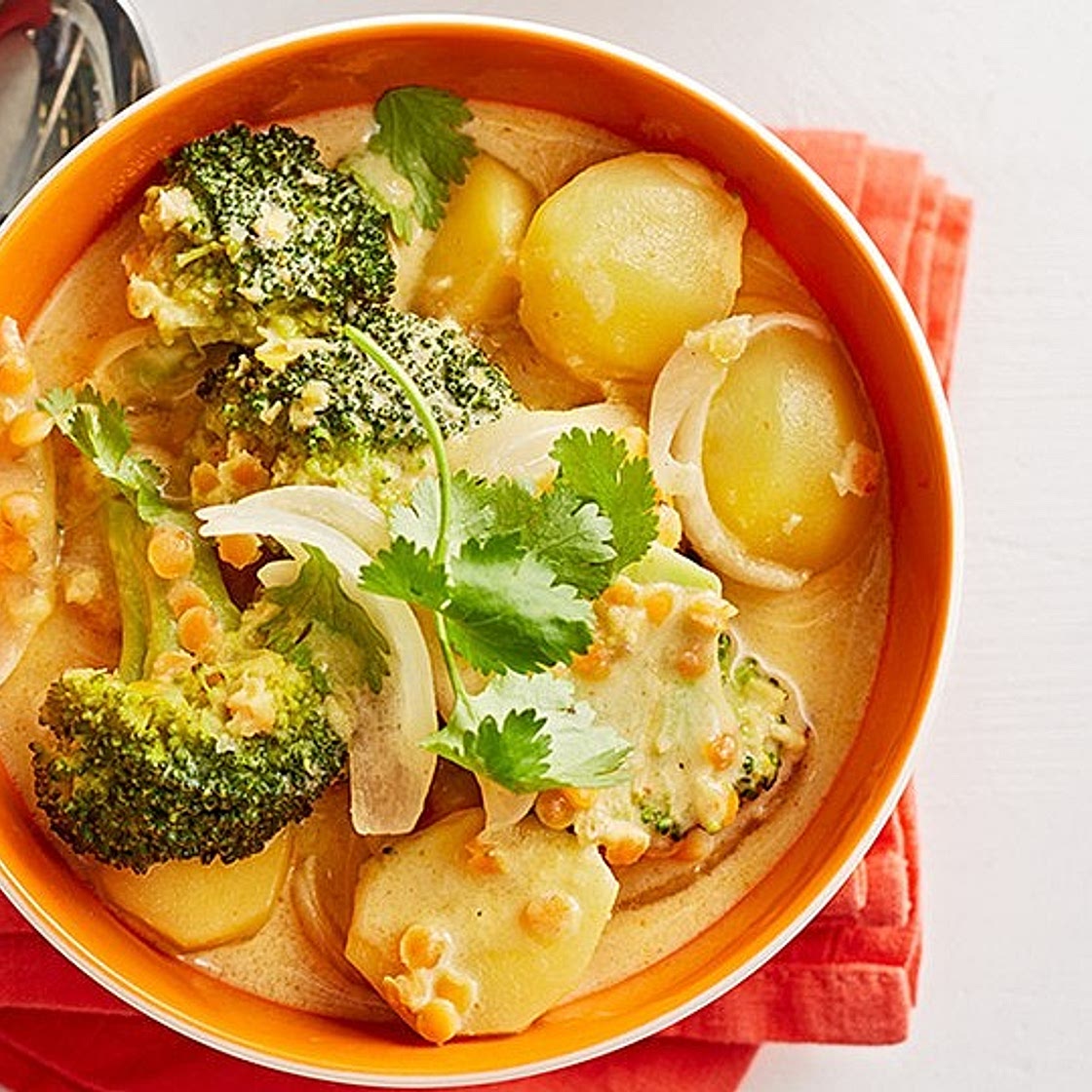 Kartoffel-Brokkoli-Curry mit Kokosmilch