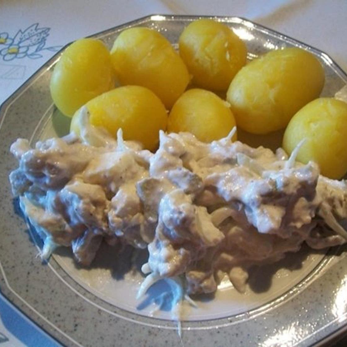 Fisch: Heringsalat mit "Quellgrumbern"