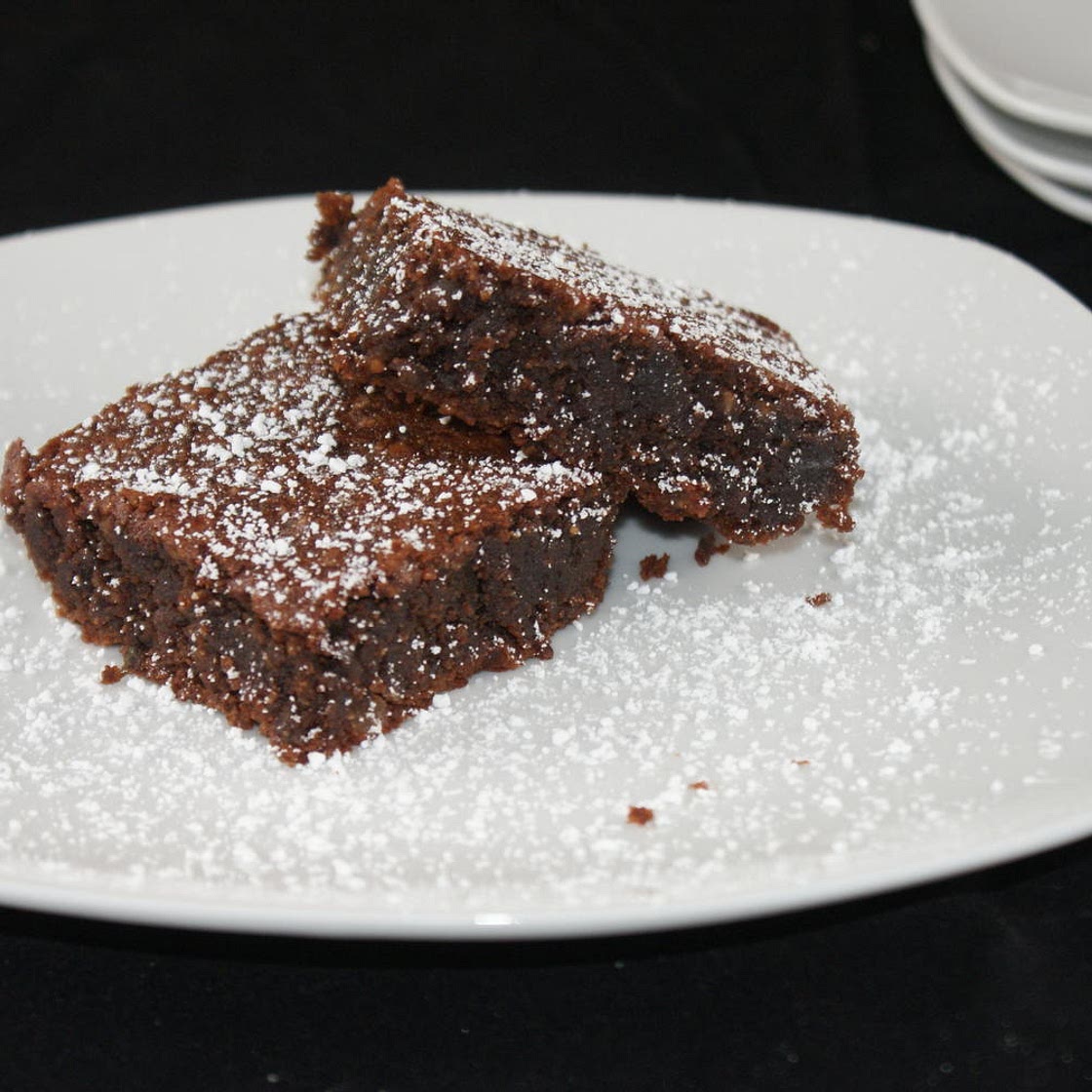 glutenfreie Brownies mit Roter Beete und Basilikum