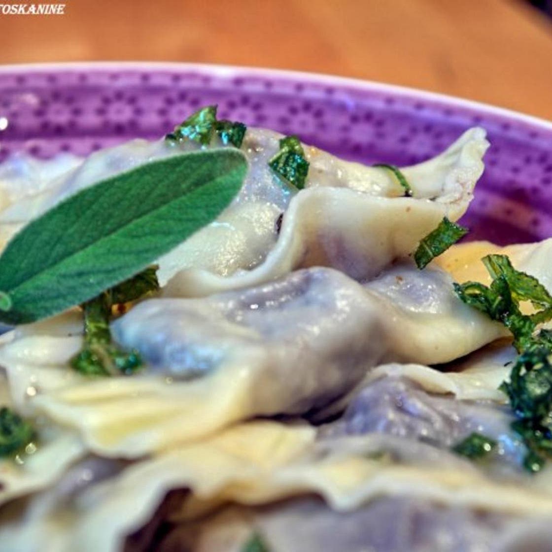 Ravioli mit Geflügelleberfüllung "Berliner Art" und Salbeibutter