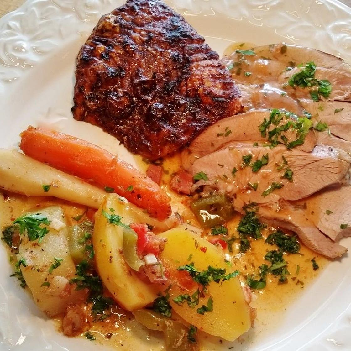 Putenkeule, komplett mit Beilagen aus dem Römertopf ...