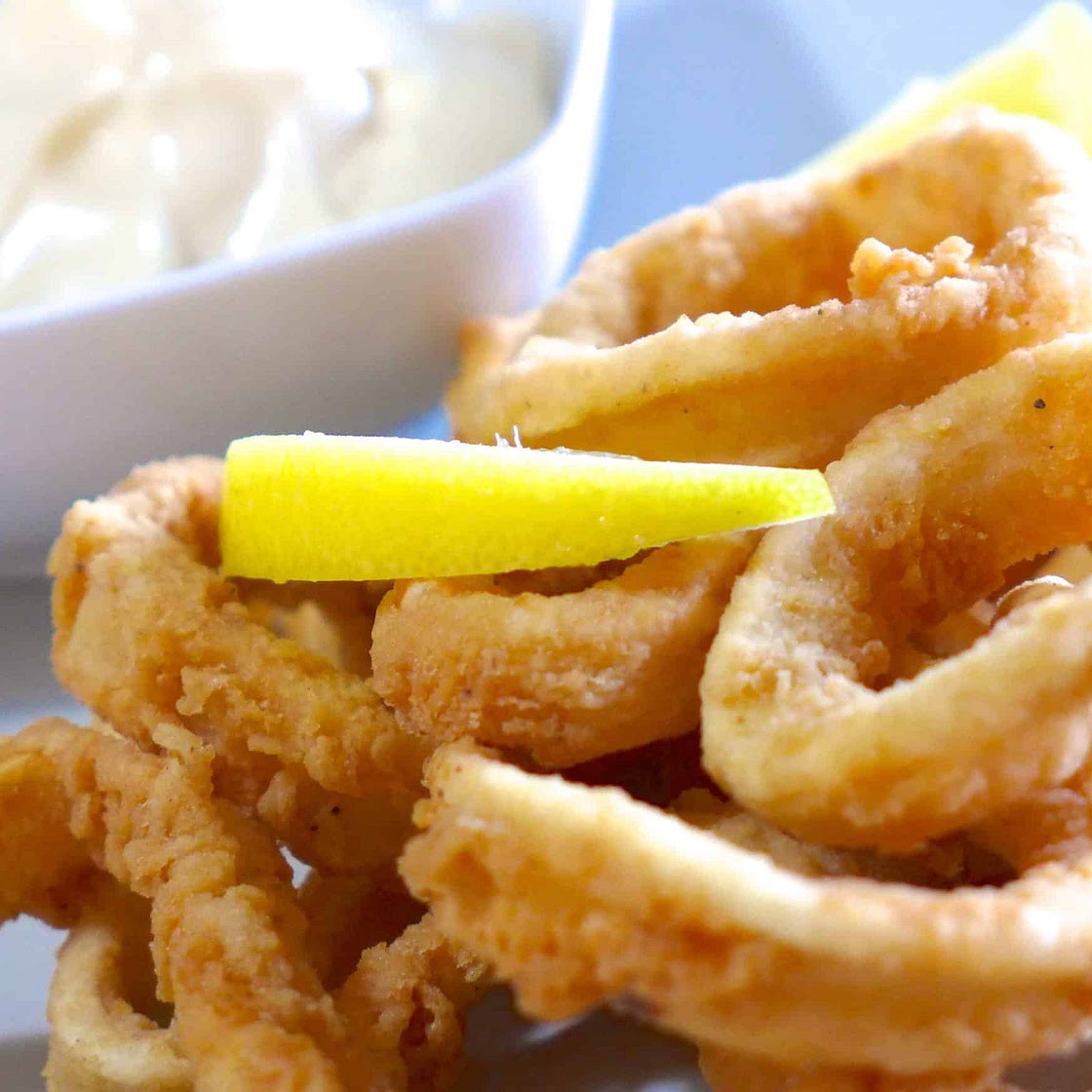 Crispy Fried Calamari recipe (Kalamarakia Tiganita)