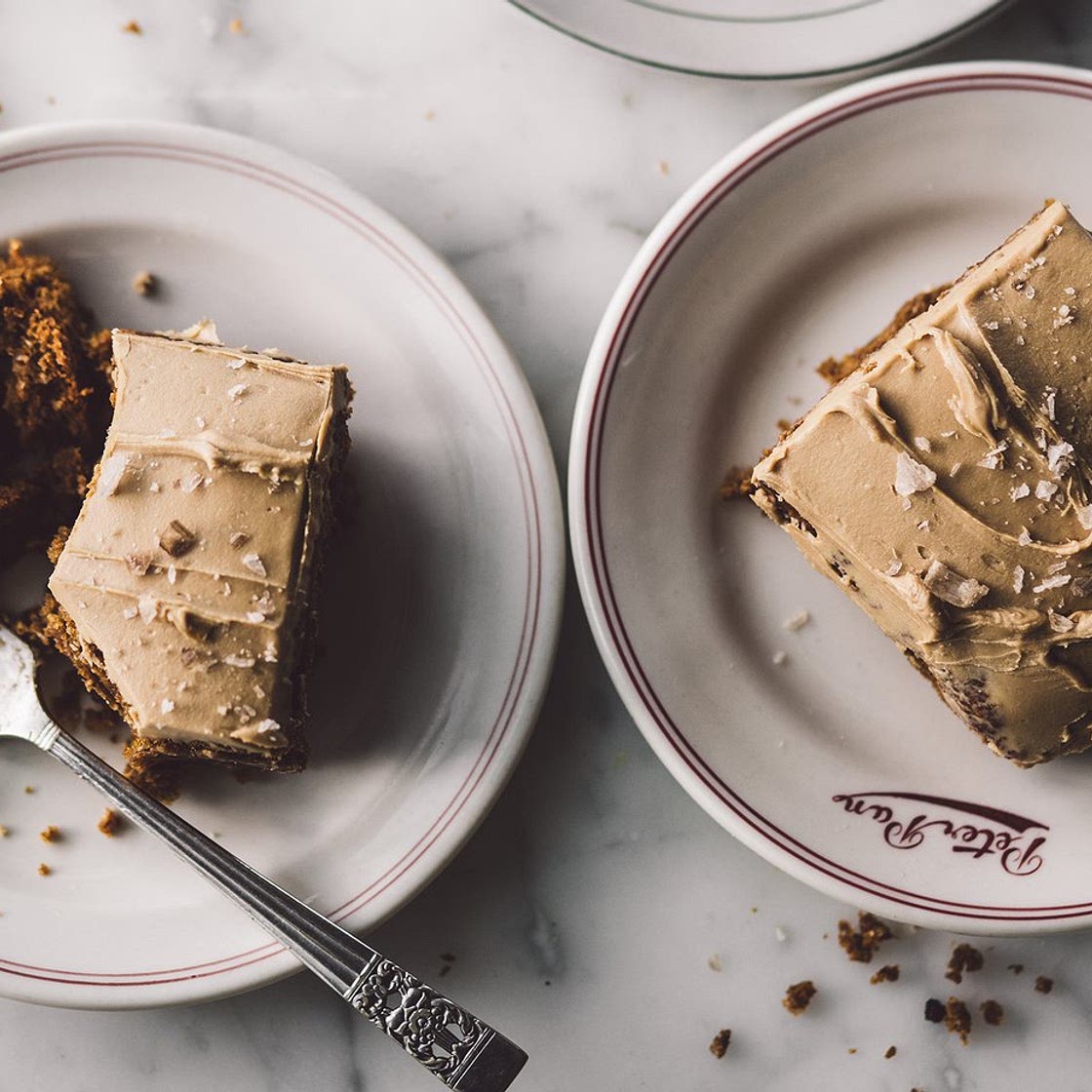 Vegan olive oil cake with ginger