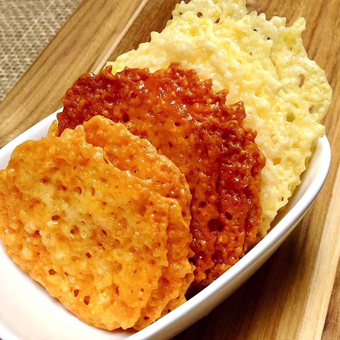 Keto Baked Cheese Crisp Crackers