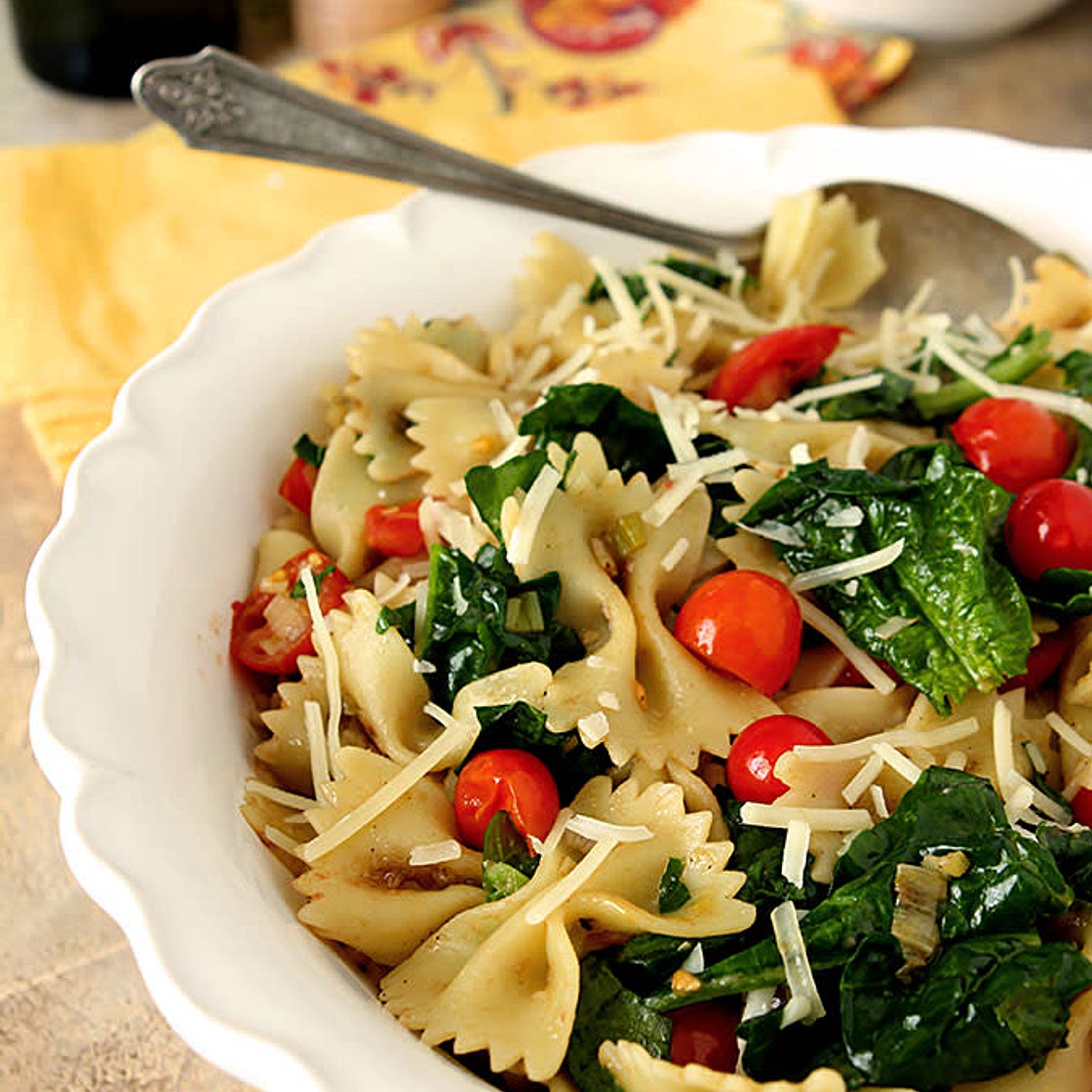 Bow Tie Pasta with Spinach, Tomato, and Olives