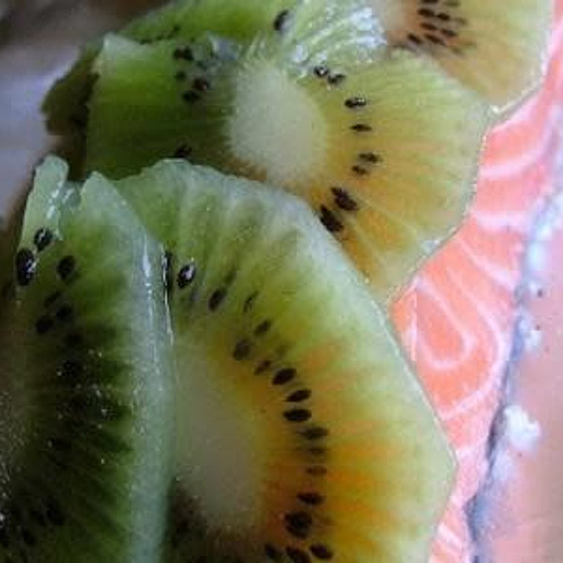 Saumon en papillottes aux écailles de kiwi