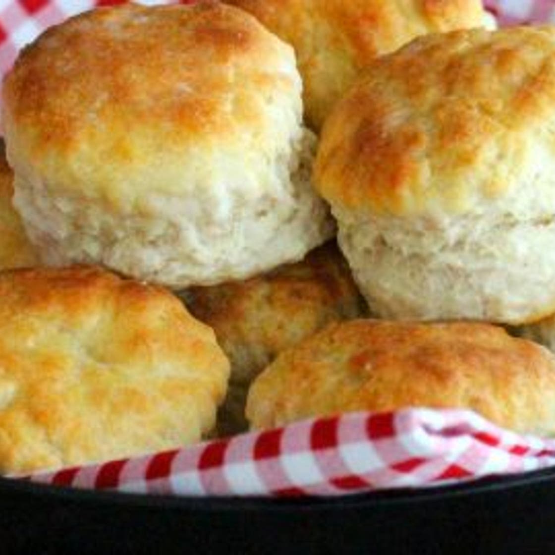 Fluffy Southern Buttermilk Biscuits